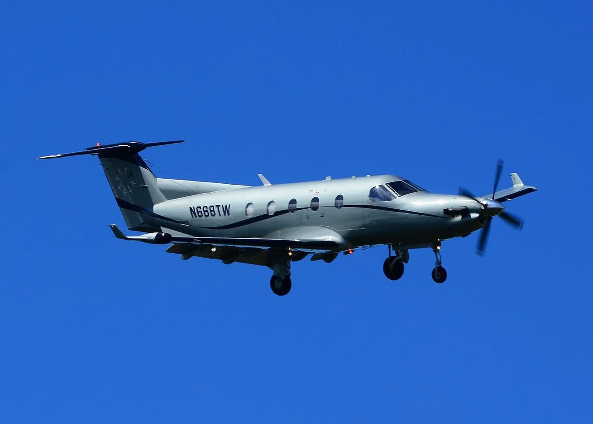 Tradewind Pilatus PC-12 on approach to Gustaf III Airport in St Barth